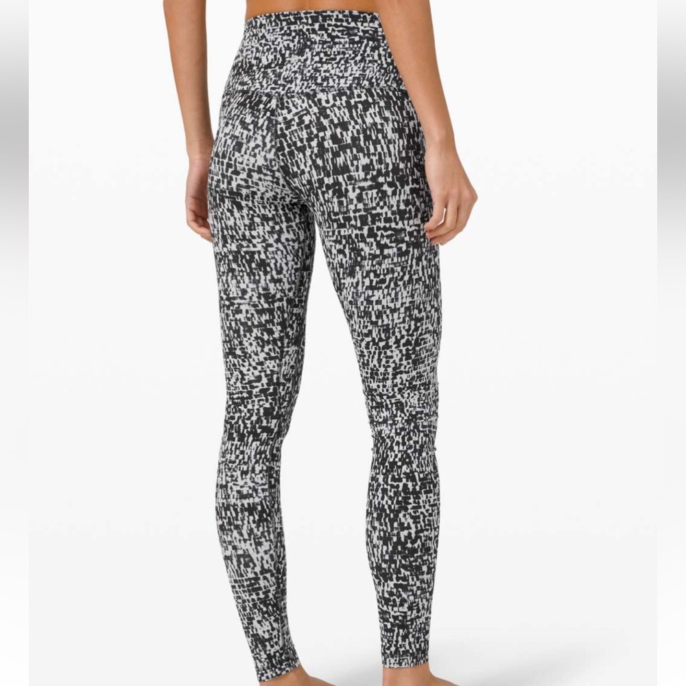 50. Lululemon Align Pant 28"
Urban Block Ice Grey Black - Picture 2 of 10